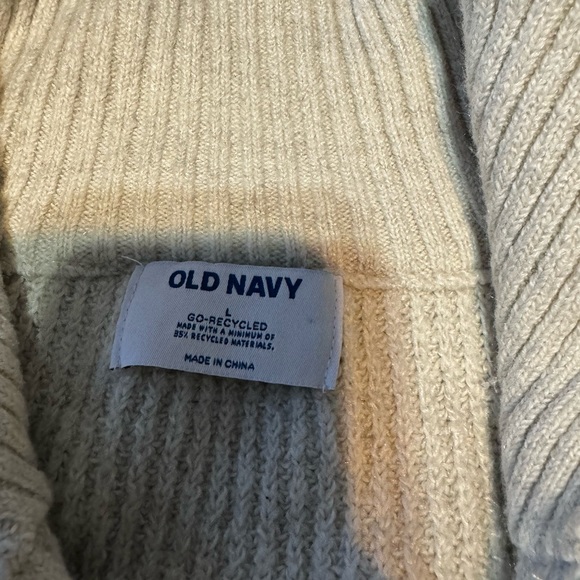 Old navy pullover - Picture 2 of 3